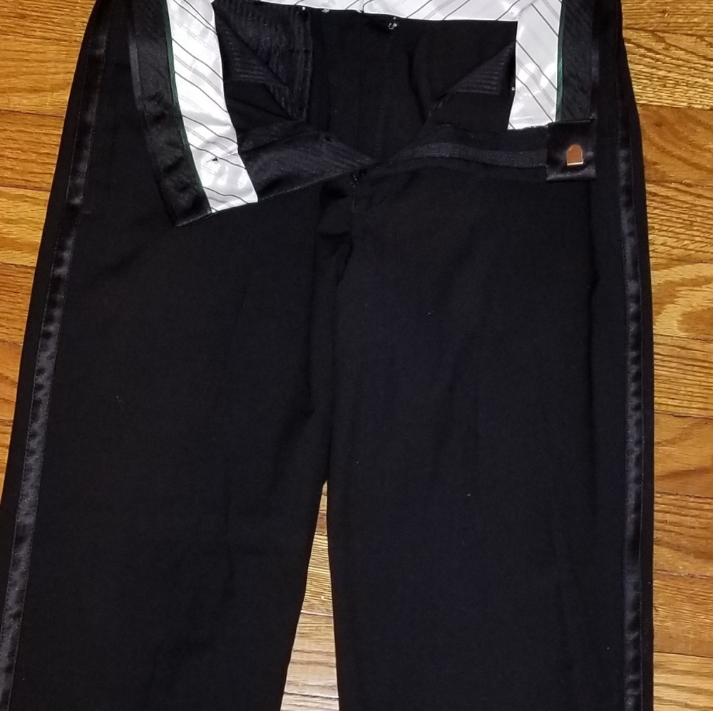 Clothes - Picture 3 of 5